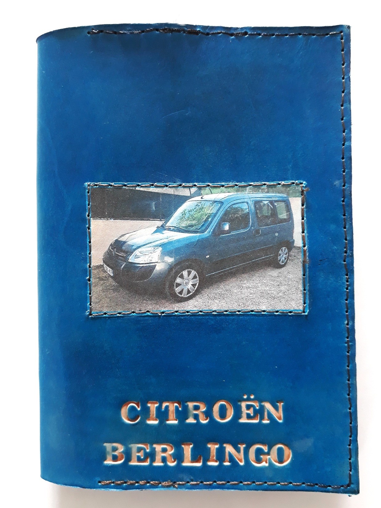 Protège-carte grise en cuir personnalisé avec logo Citroën.
