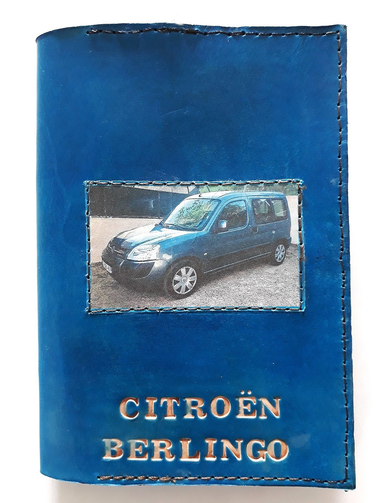 Protège-carte grise en cuir personnalisé avec logo Citroën.