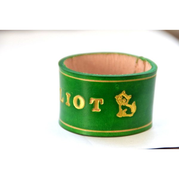 Rond de serviette personnalis&eacute; avec gravure dor&eacute;e